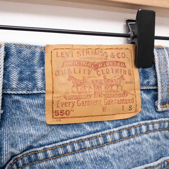 LEVI’S Vintage 550 90’s Light Wash Stonewash High Waisted Mom Jeans - Picture 8 of 9